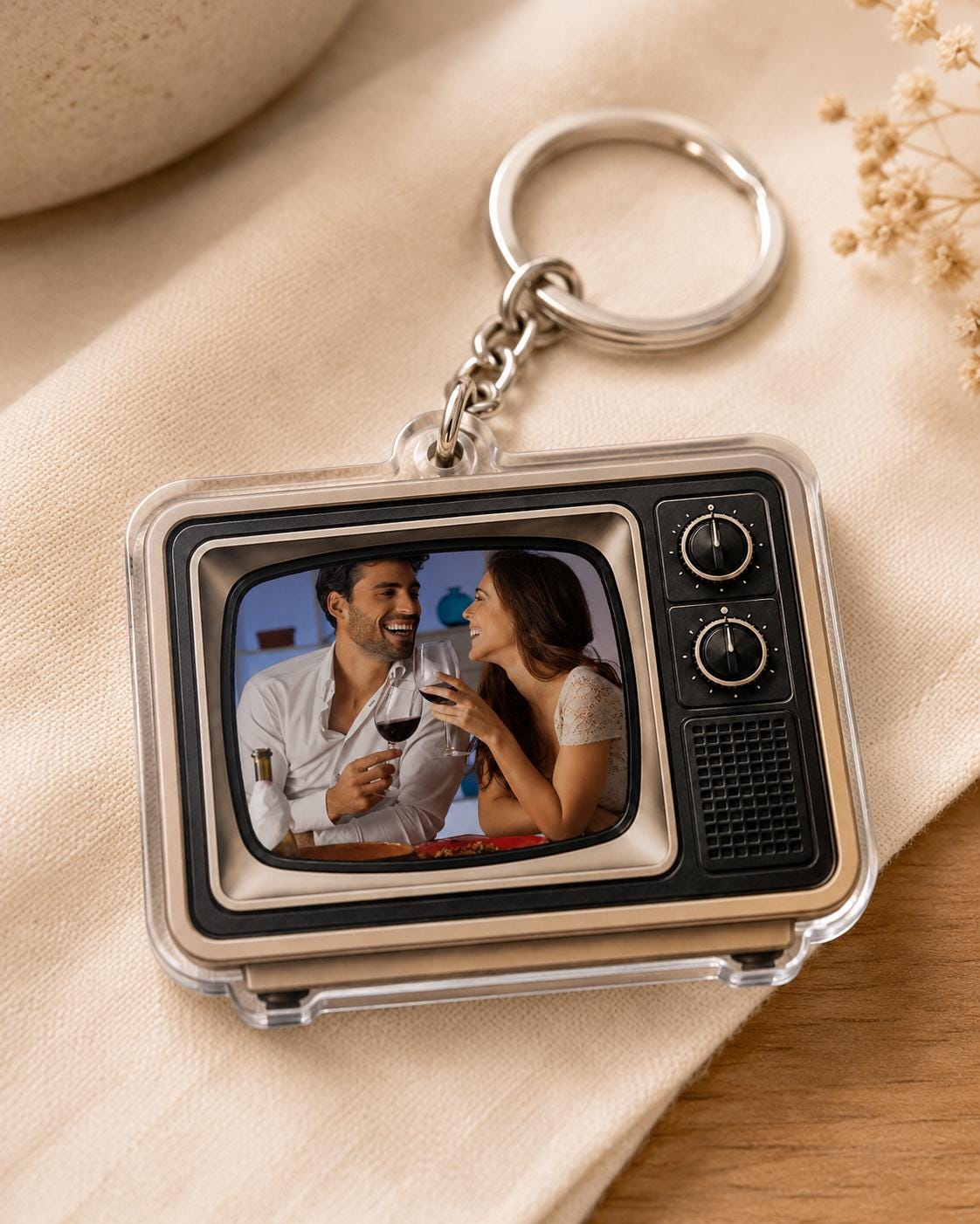 Personalized Retro TV Photo Keychain, Custom Couple Picture Keychain, Vintage Acrylic Gift, Anniversary Gift for Him or Her